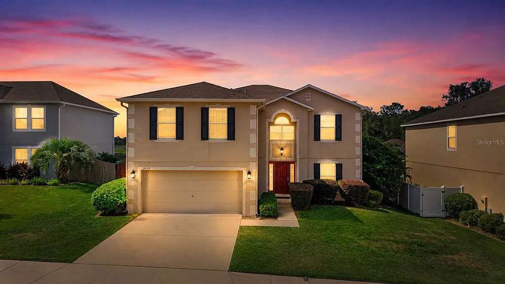 4 bed, 2.5 bath, 2804 sqft, $3,000 — Photo 1