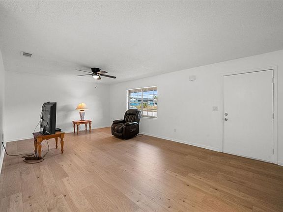 4th image of 4601 Chamber Ct
