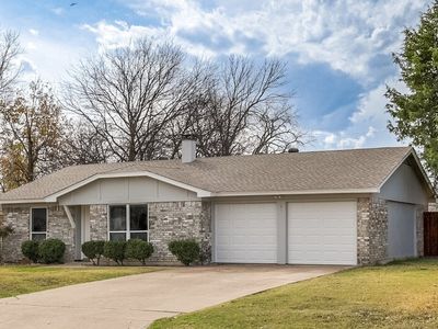 341 NW Summercrest Blvd, Burleson, TX, 76028