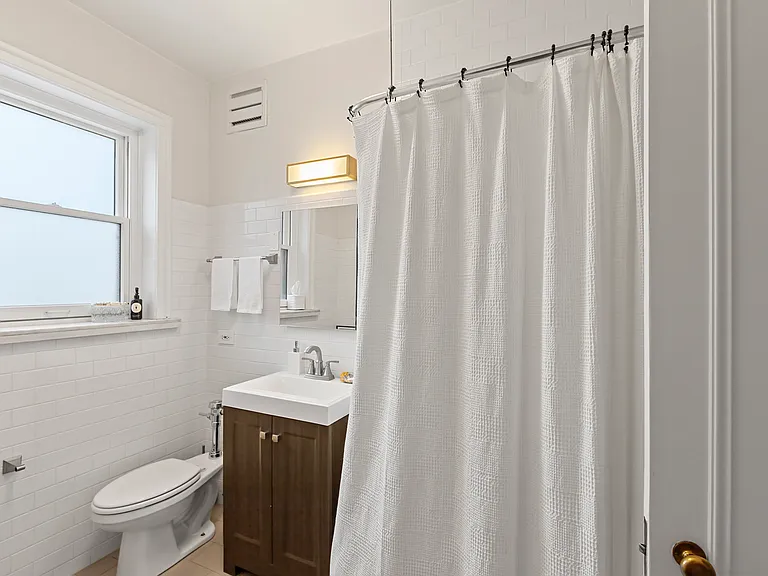 534 W Startford Pl — Photo 43