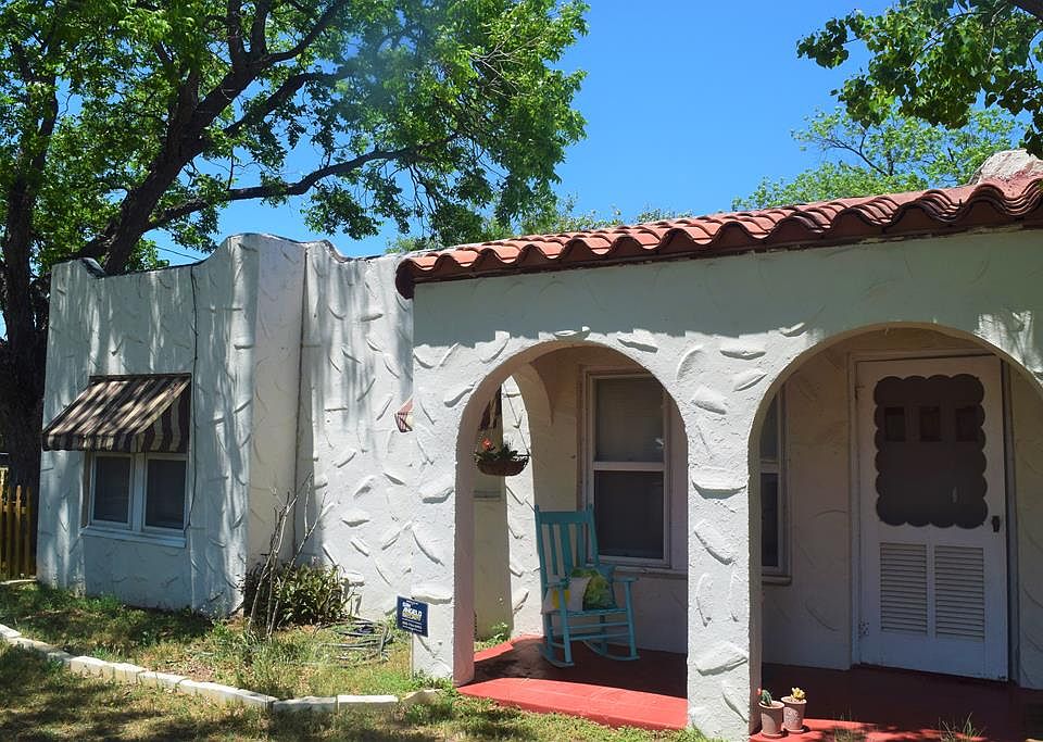 1st image of 1323 Evans Ave