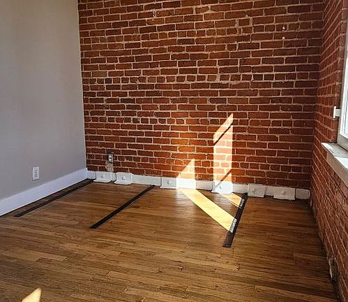 5th image of 1221 N Vermont Ave #210