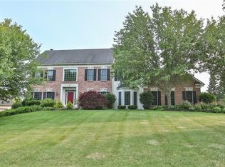 79 Meadow Cove Rd, Pittsford, NY 14534