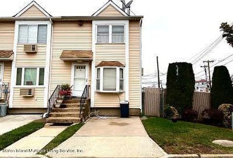 1st image of 10 Northport Ln