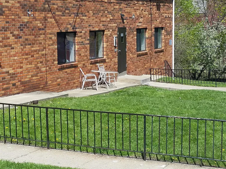 2121 Clayton Ave — Photo 11