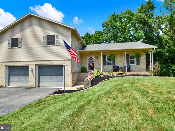 215 Opal Dr, Chambersburg, PA 17202