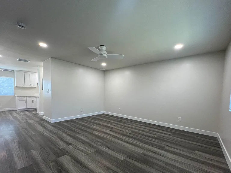 6535 Pickering Ave — Photo 13