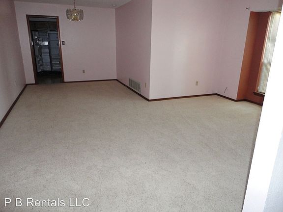 4th image of 4823 NE Winfield Cir