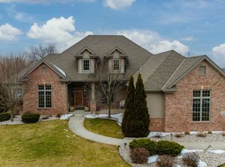 W218N5405 Taylors Woods Dr, Menomonee Falls, WI 53051