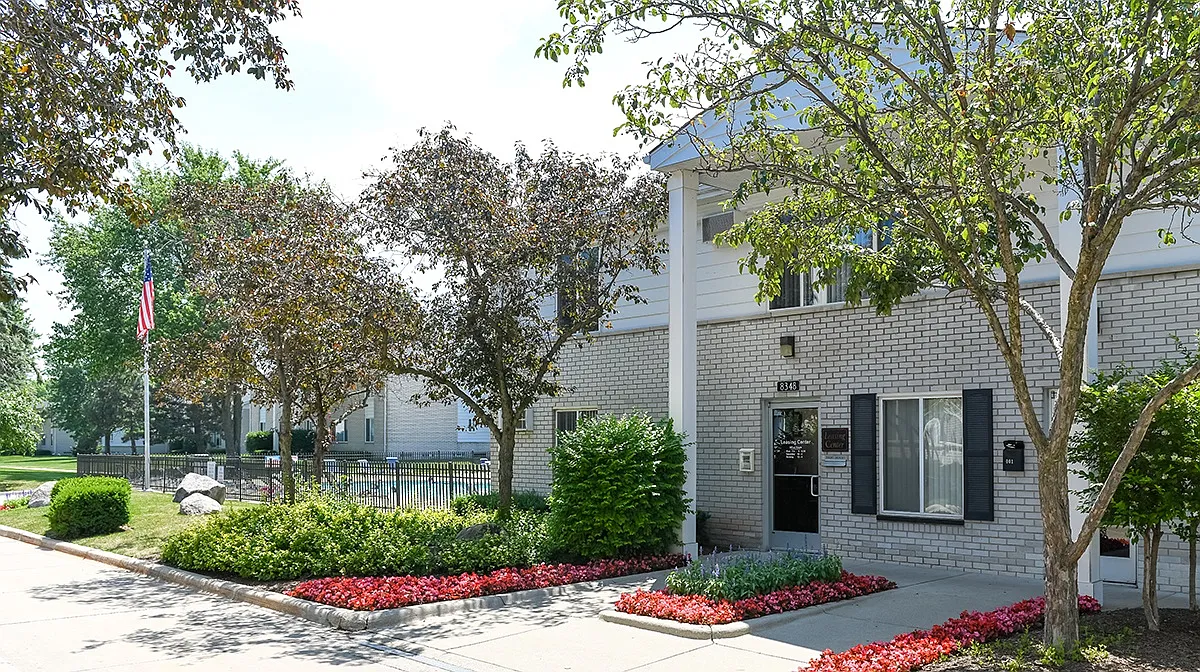 Sterling Park Apartments — Photo 3