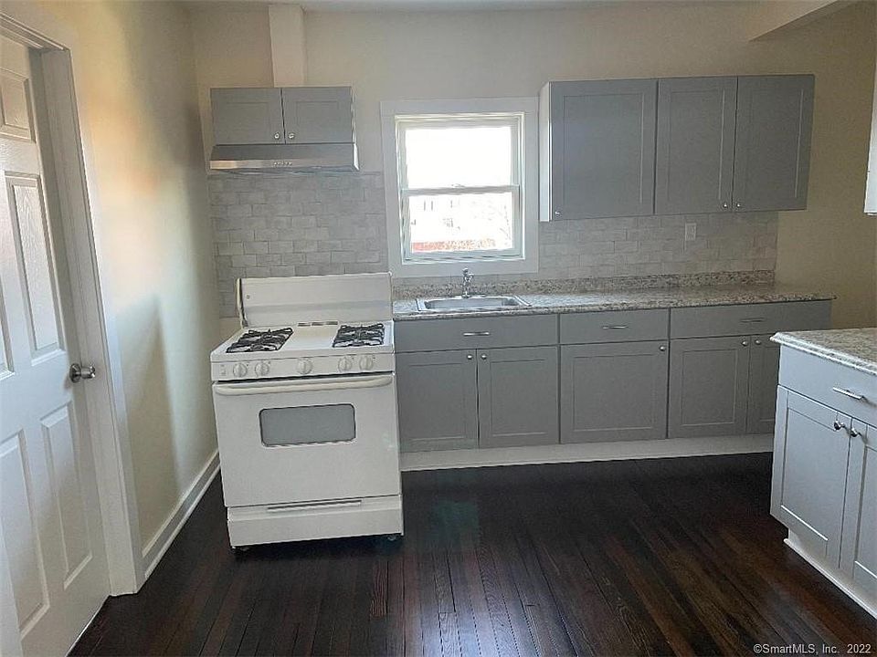 1st image of 1944 Bedford St #2