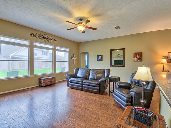 4th image of 626 Castle Cove Ln