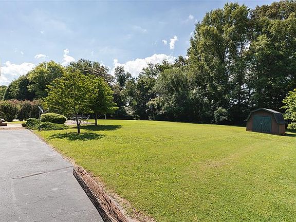 4th image of 224 Woodcrest Dr