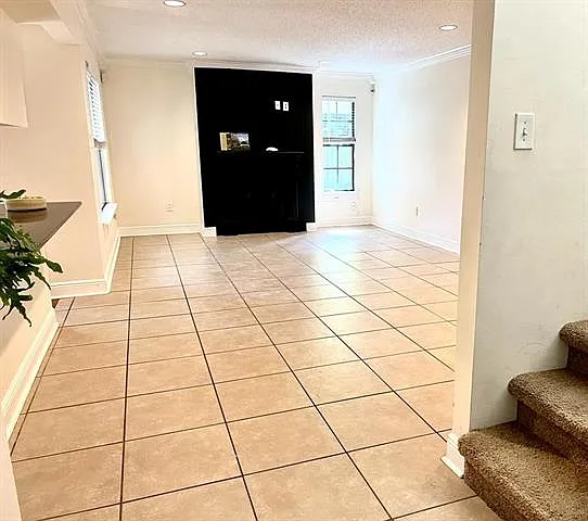 Building Photo - 1500 W Esplanade Ave #29D