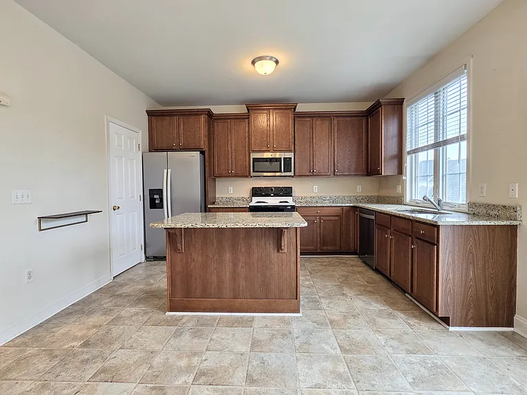 214 Sagamore Hl — Photo 9
