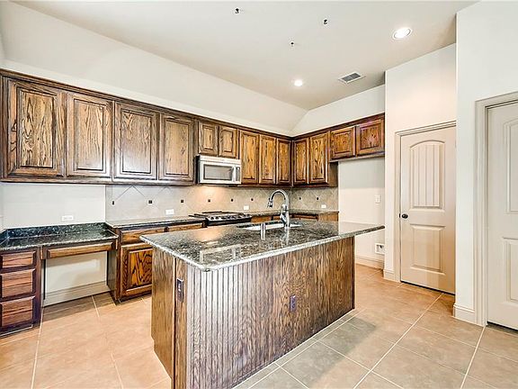 4th image of 1025 Appalachian Ln
