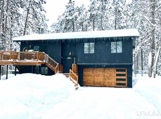 328 Fernwood Dr, Marquette, MI 49855