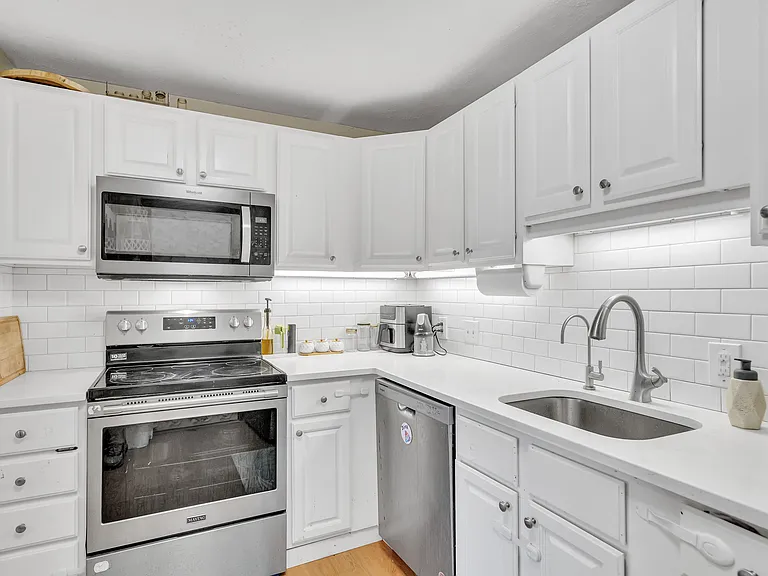 209 Great Rd #C1 — Photo 4