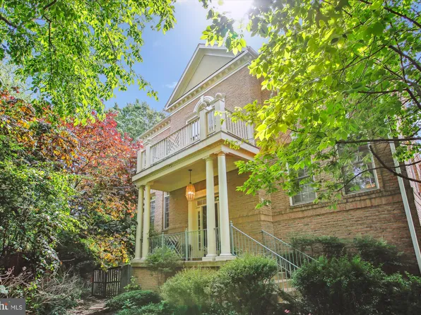 135 Rees Pl, Falls Church, VA 22046