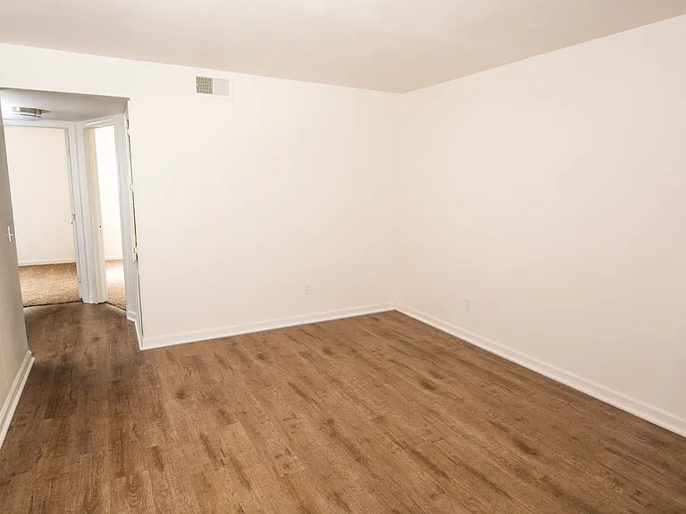 Amber Crest Apartments — Photo 10