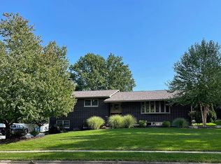 1733 Eastmere Dr, Davenport, IA