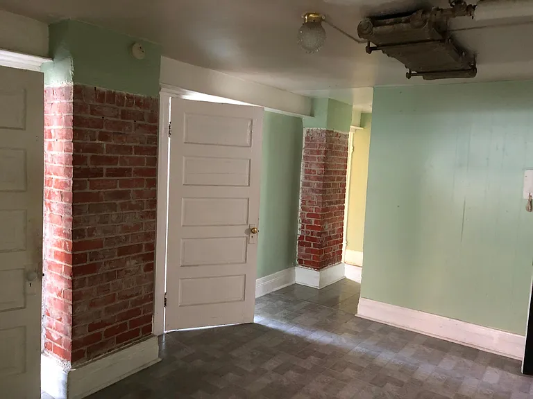 491 W Hancock St #B1 — Photo 2