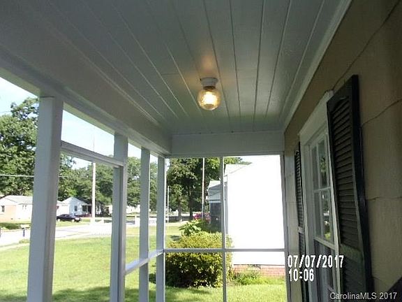5th image of 725 Rockwood Dr