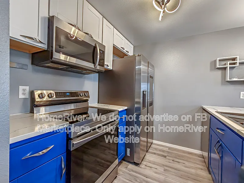 Building Photo - 6017 E 6th Ave #M104