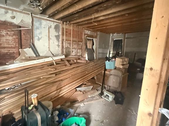 3rd image of 719 E 7th St