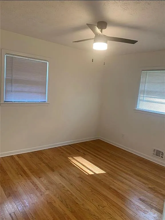 3 bed, 1.0 bath, 1016 sqft, $1,800 — Photo 4