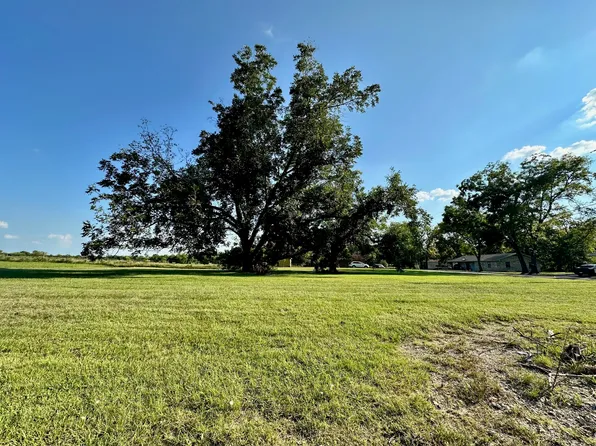 1004 College St, Sulphur Springs, TX 75482