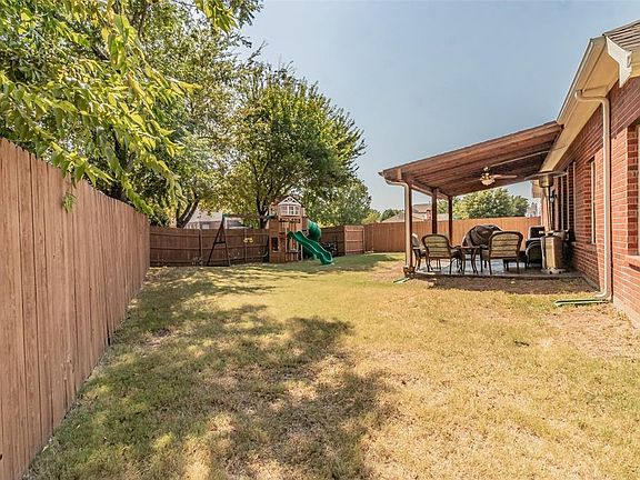 4th image of 5824 Robins Way