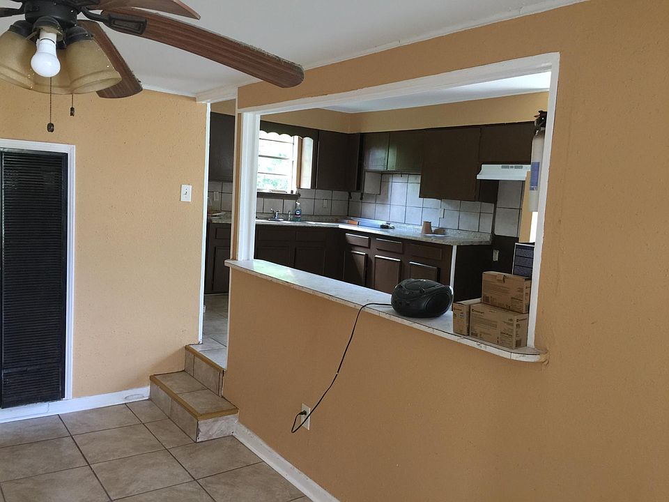 2nd image of 233 E 10th St