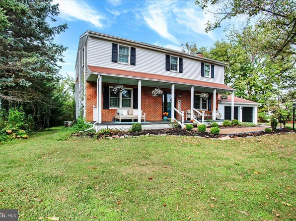 271 Grandview Dr, Hummelstown, PA 17036