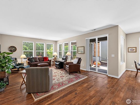 4th image of 8551 Vashon Drive NE
