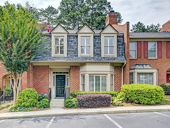 2nd image of 10 Plantation Dr NE
