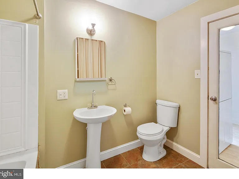1010 New Market St — Photo 17
