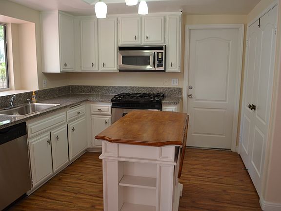 5th image of 118 Ball Dr