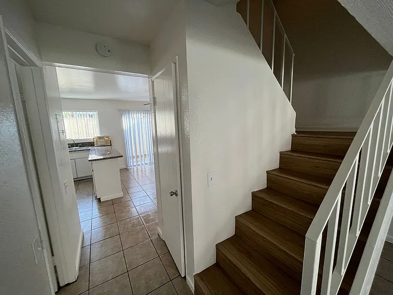 Westgate Villa Apartments — Photo 24