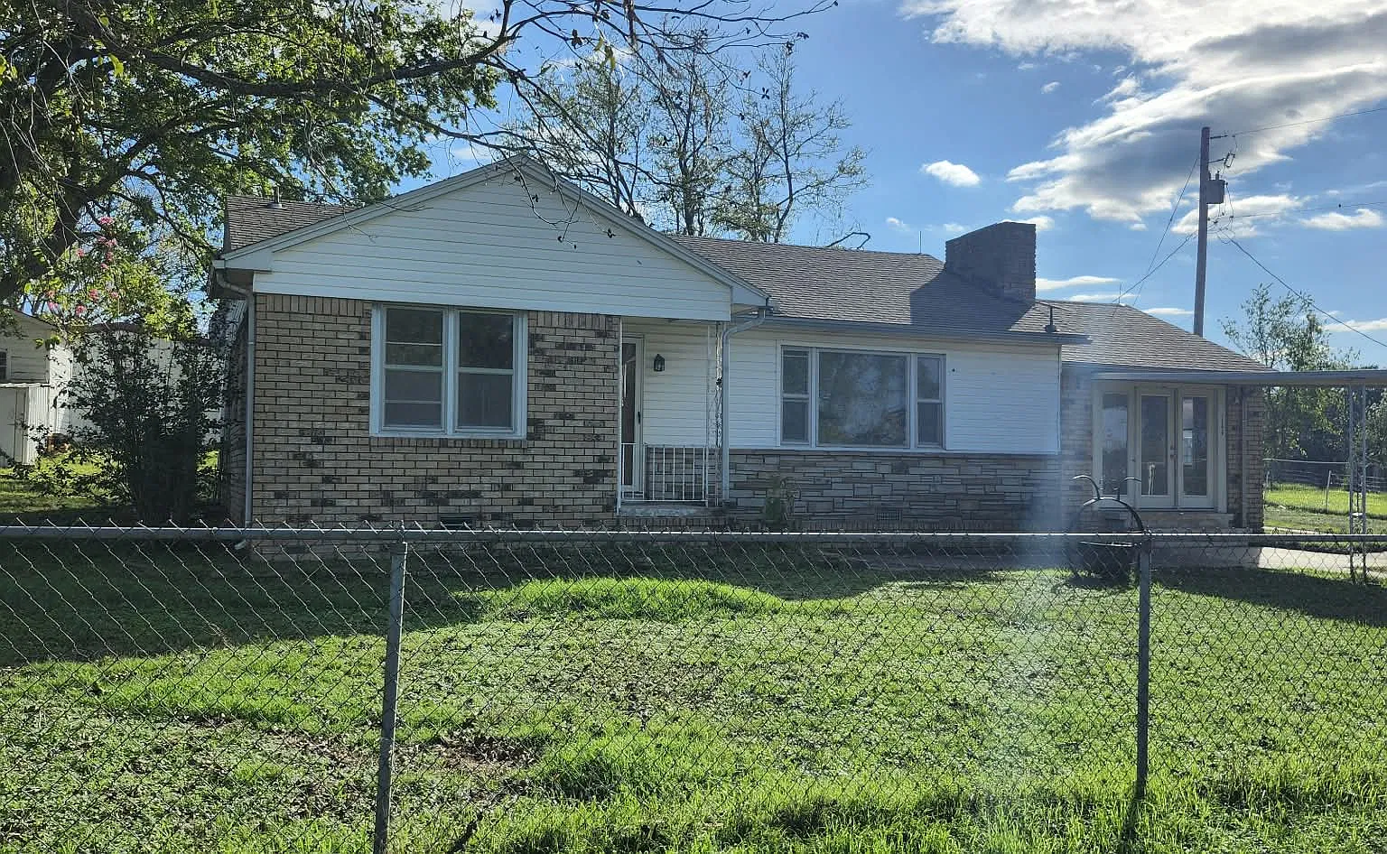 2 bed, 1.0 bath, 1425 sqft, $1,200 — Photo 1