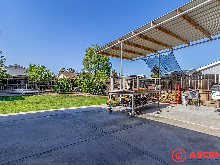 1810 Martinho Ave — Photo 22