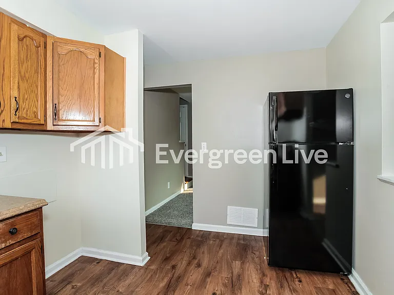 1135 Wendover Ct — Photo 7