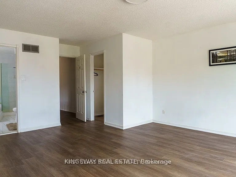 1048 Charminster Cres — Photo 14