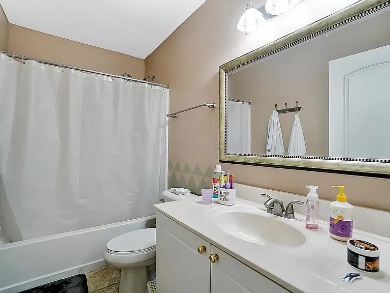 728 Spring Valley Dr — Photo 32