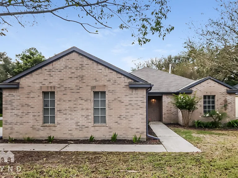 598 Orangewood Dr — Photo 1