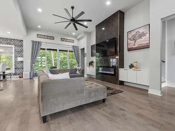 3rd image of 29 Fletcher Ridge Cir