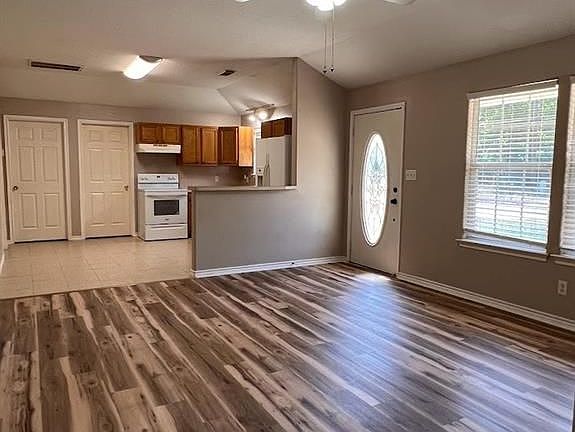 3rd image of 10473 Royal York Dr