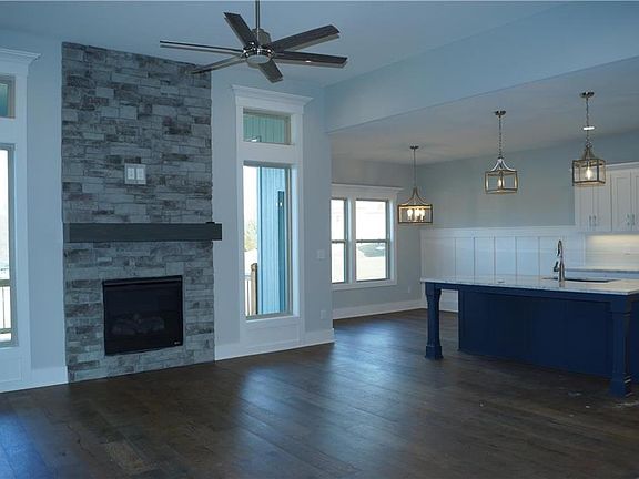 4th image of 2309 NE Colannade Ave