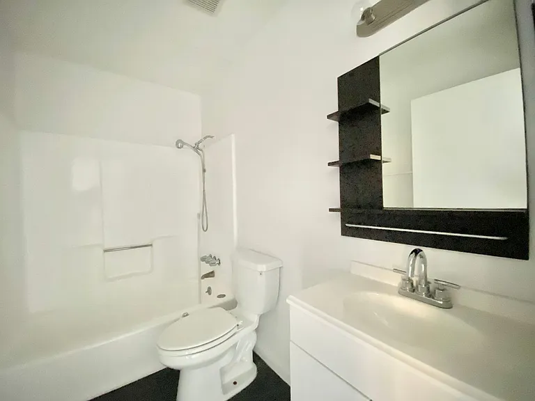 Electro Apartments - WSP 833 Berendo LLC — Photo 36