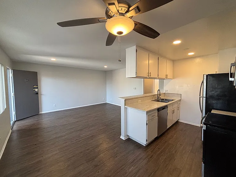 951 S. Oxford Ave. — Photo 61